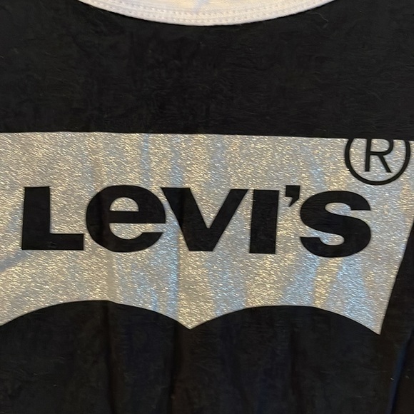NWOT Levi’s t-shirt 100% cotton - Picture 3 of 6